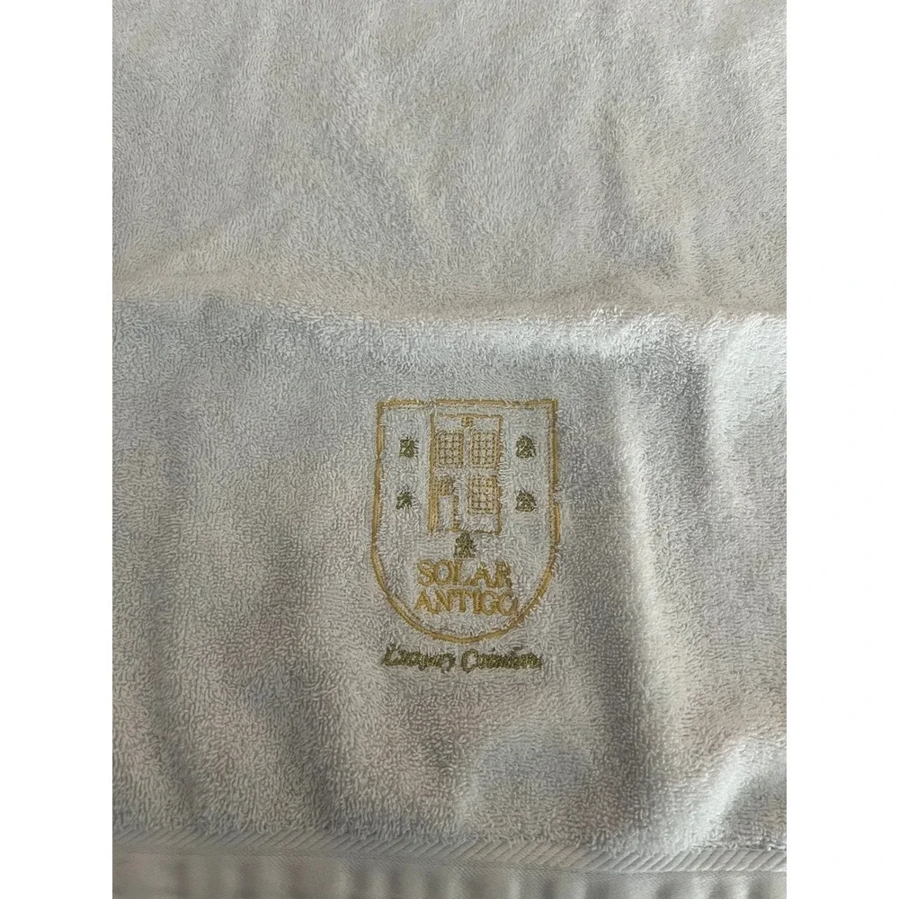 BGEUROPE Solar Antigo Luxury Coimbra White Gold Embroidered Hand Towel (1143)